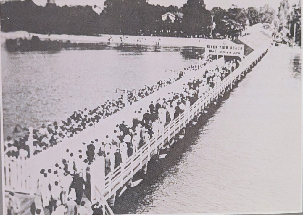 Hundreds waiting in line in the early 1900's to get into Riverview Beach Park