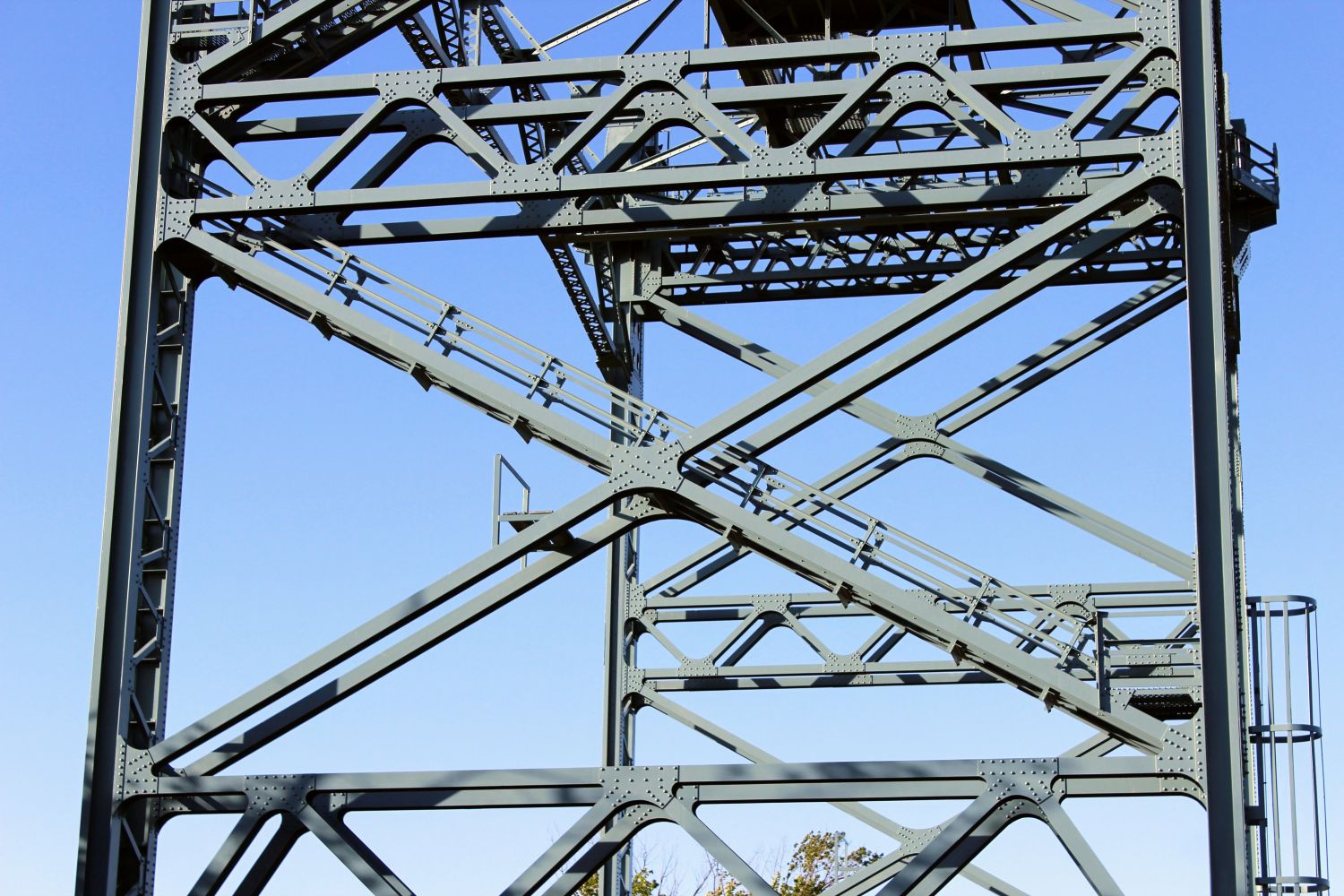 Middle Section of Support Beams and Trusses