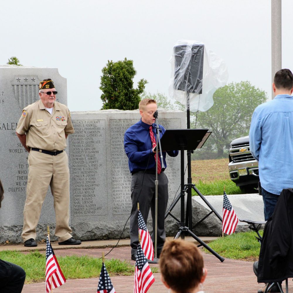 Veteran Speaks at Memorial Day Ceremony