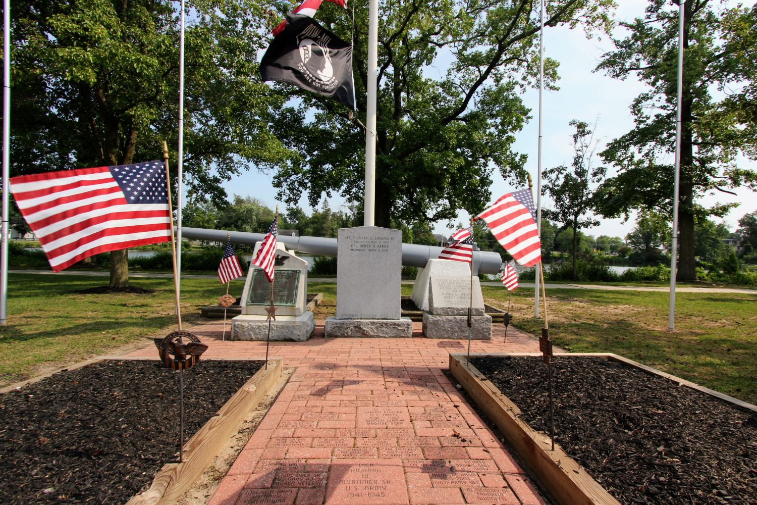 Veterans Memorial at the lake on Ashbrooke Ave
