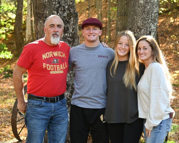 Heather and Henry Papiano with their two child between them of Pittsgrove