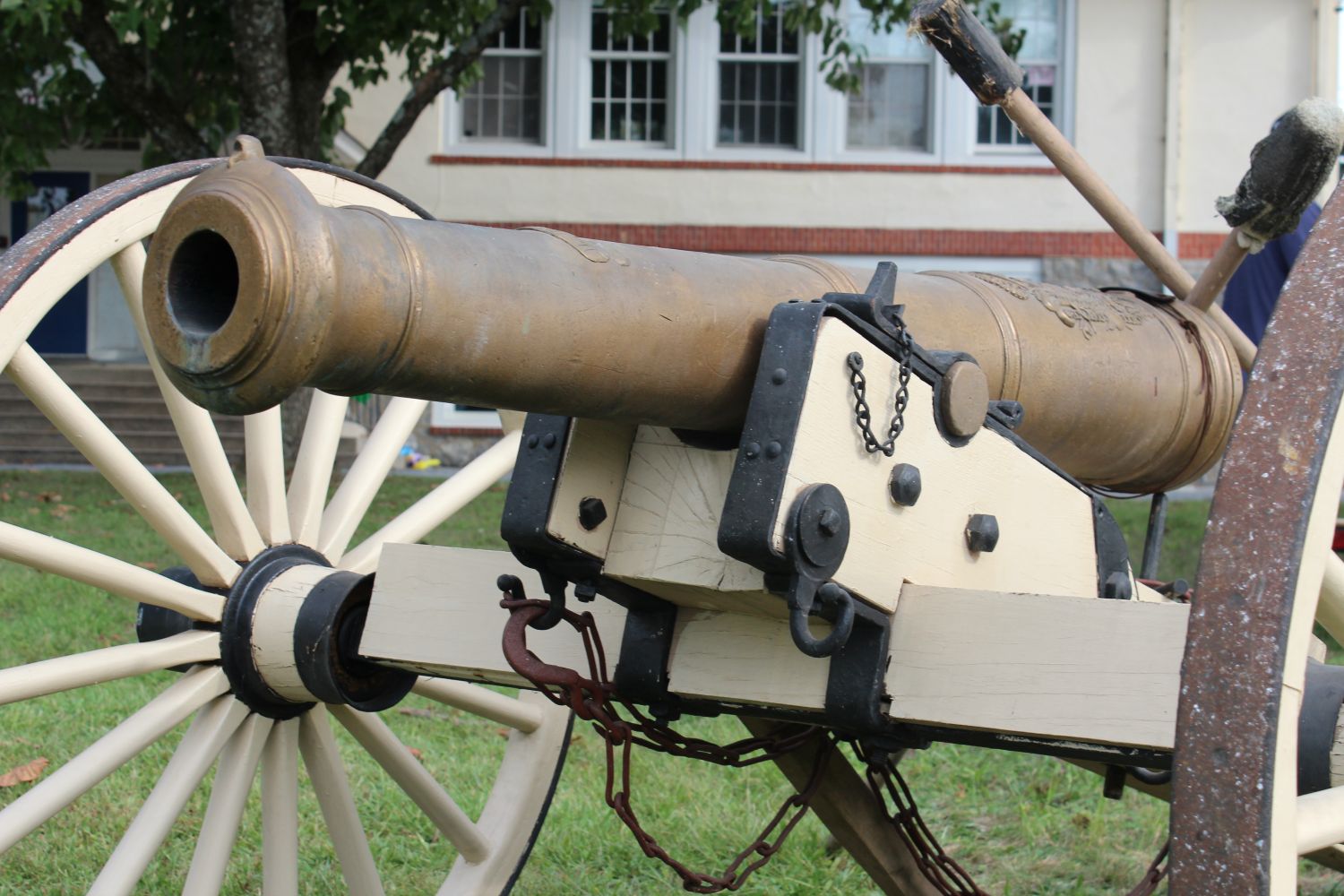 Il Lugano Cannon from the front