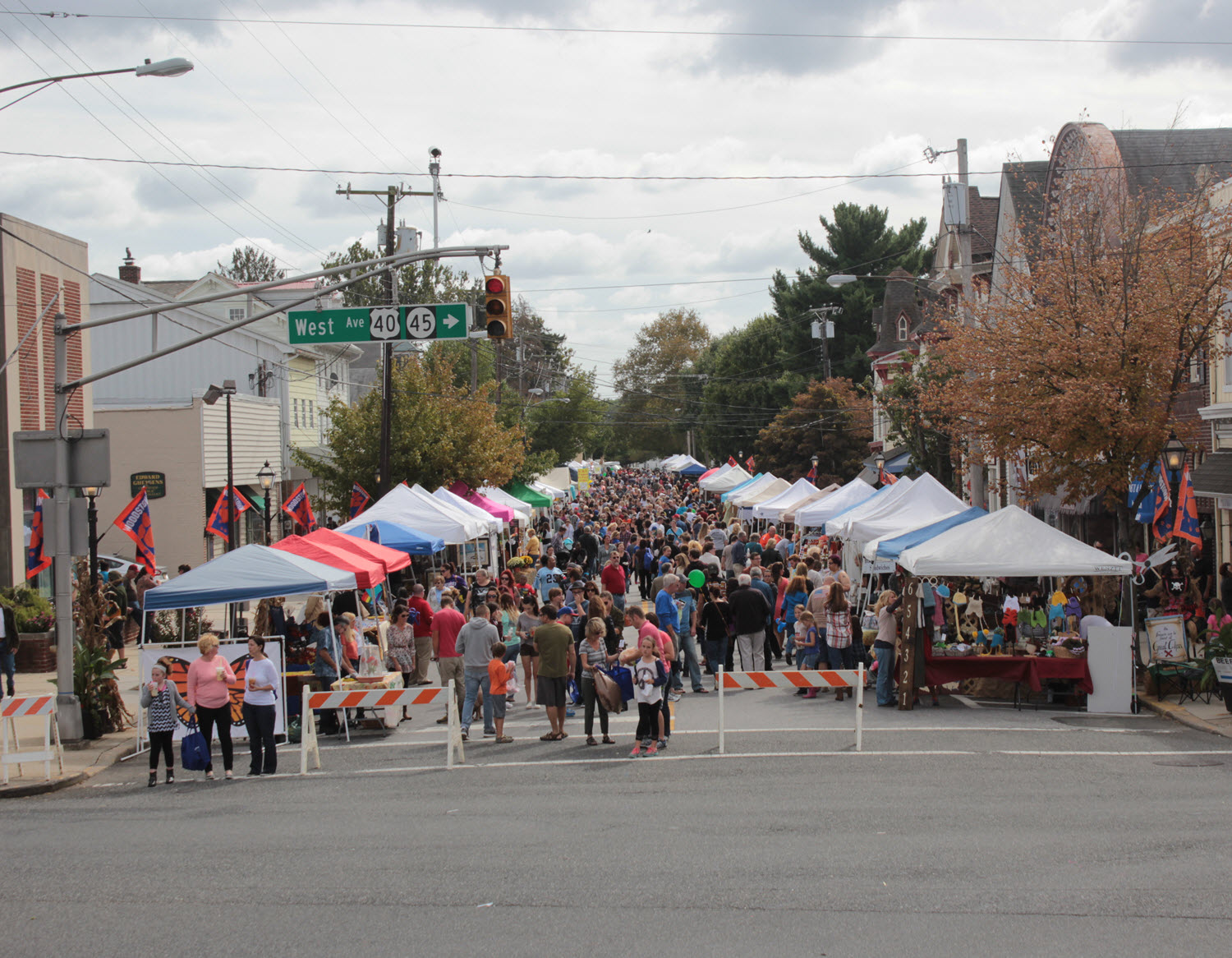 Woodstown Fall Festival Crowd stops at light