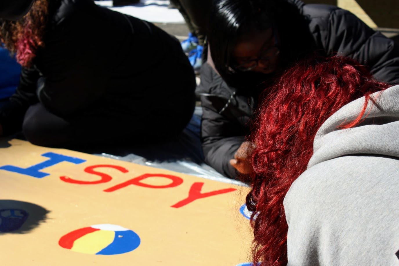 Students/volunteers decorating signs