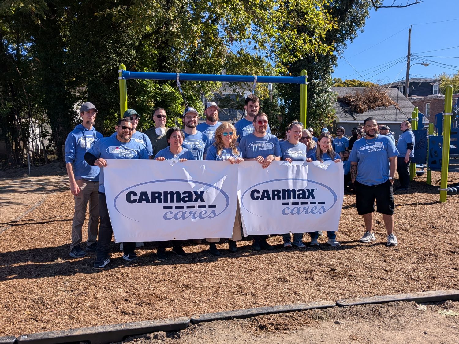 CarMaxx Volunteers together for group pic