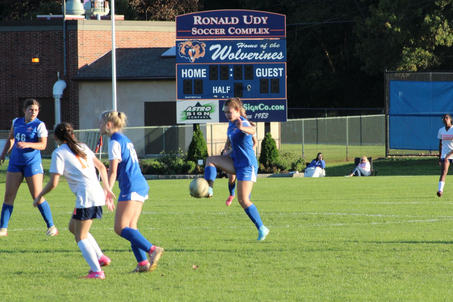 Woodstown midfield traps traps the ball